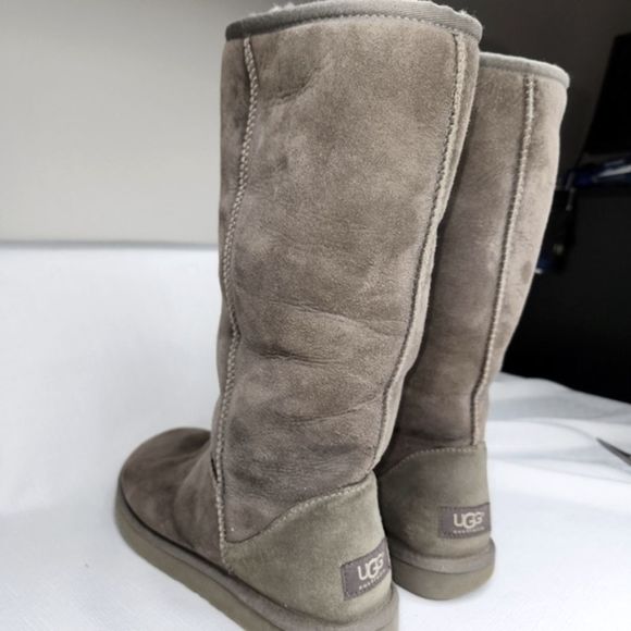 UGG Gray Winter & Rain Boots Sheepskin Women’s 8 - Picture 9 of 13